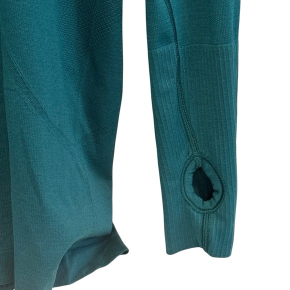 Lululemon Green Long Sleeve top with Crew Neck - Picture 5 of 8